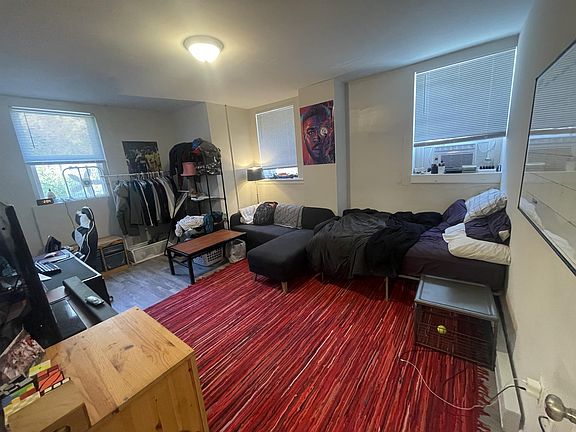 Bedroom/living room (does not come furnished)