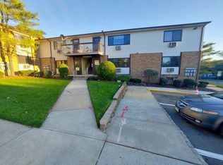 1305 Cricket Ln, Woodbridge, NJ 07095
