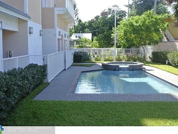 4th image of 1931 NE 2nd St #201