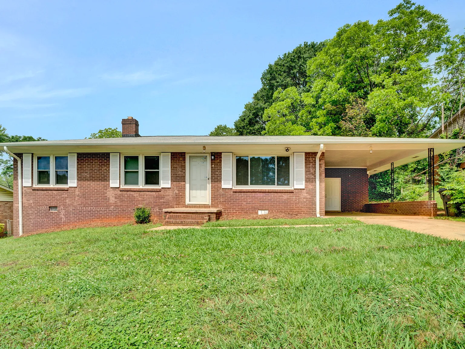 3 bed, 1.5 bath, 1215 sqft, $1,595 — Photo 2