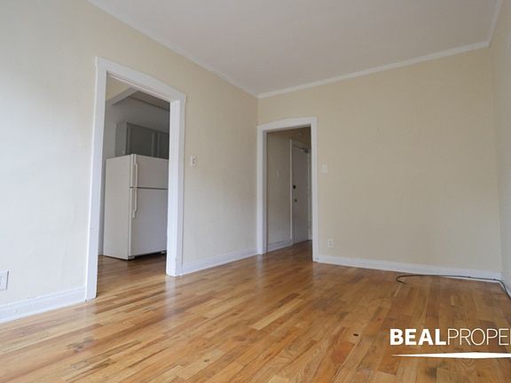 2nd image of 511 W Melrose St #511301