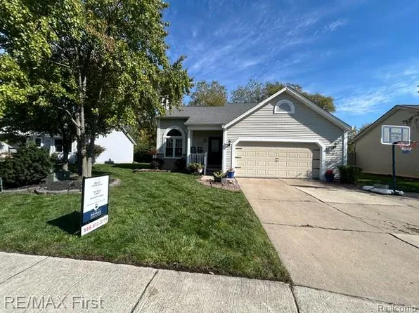 1645 Sarah Ln, Westland, MI 48186