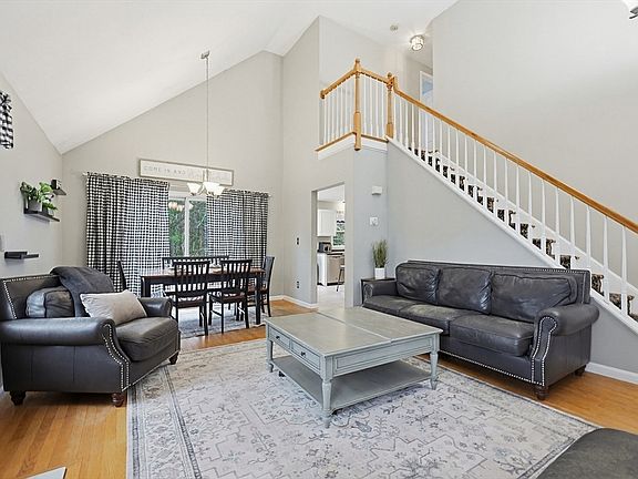 4th image of 8 Goldenwood Dr Unit 8