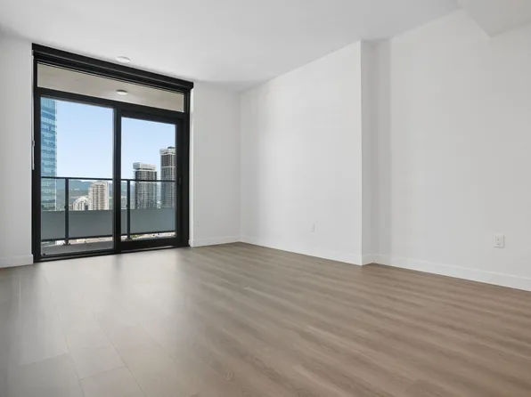 6608 Sussex Ave #2207, Burnaby, BC V5H 3C6