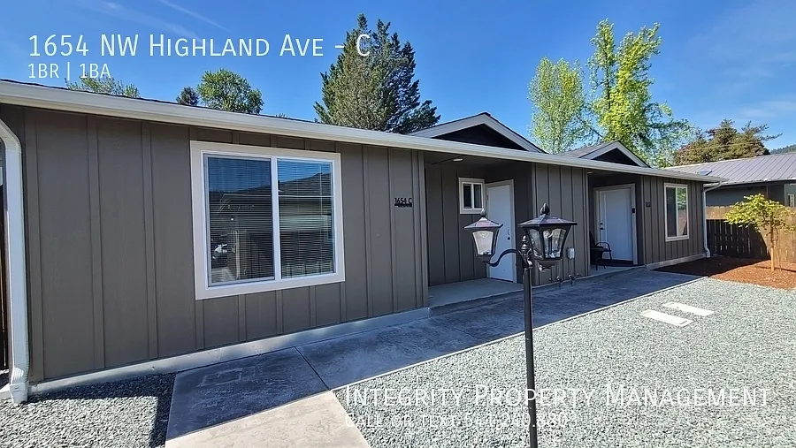 Building Photo - 1654 NW Highland Ave #C