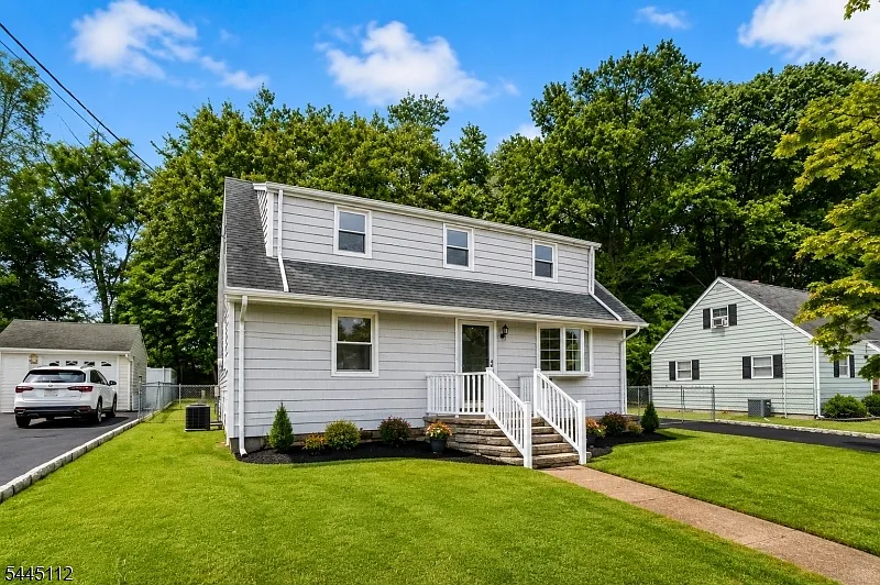 4 bed, 2.0 bath, $4,400 — Photo 2