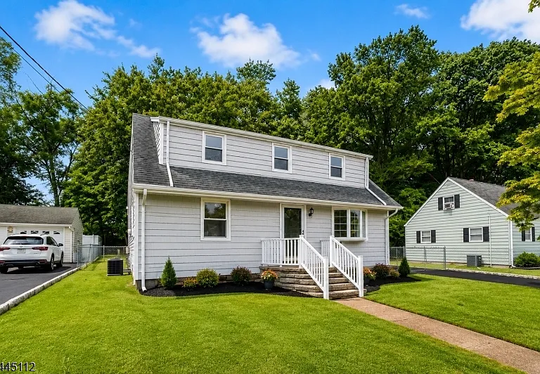 18 Farmingdale Ave — Photo 2