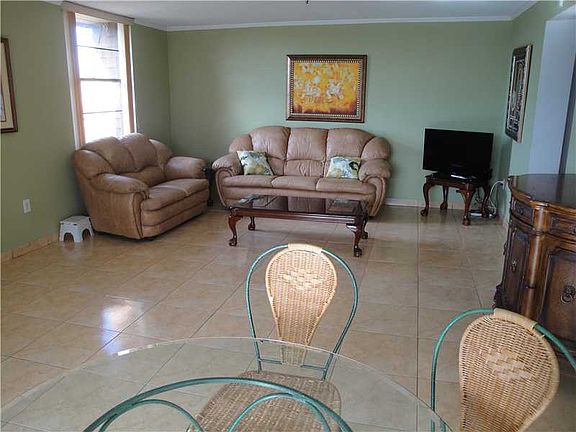 2nd image of 671 NE 195th St APT 402E