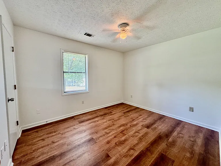 4044 Woodbridge Ct — Photo 8