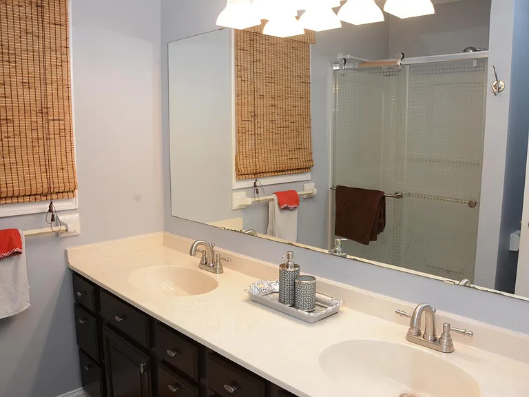 8811 Hawthorne Dr — Photo 37