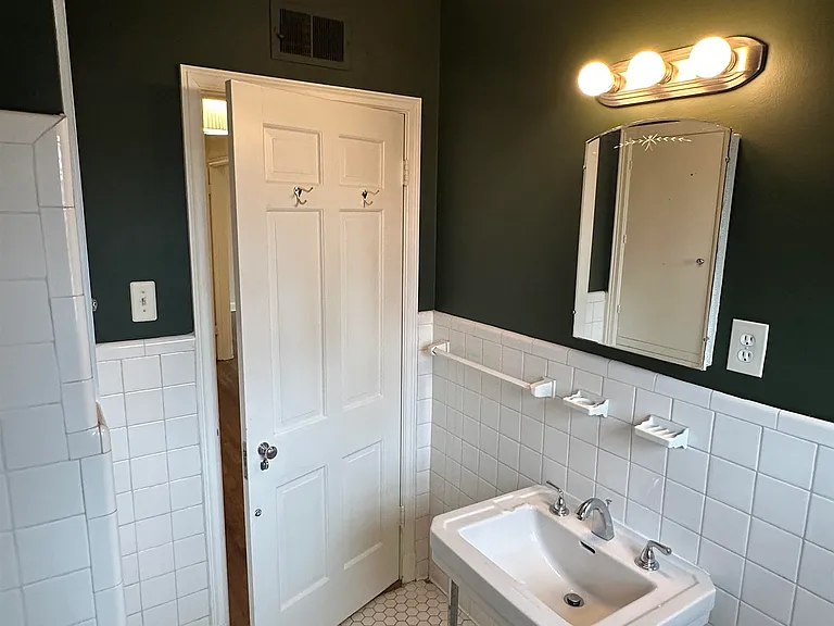 2906 Tishomingo Ln — Photo 11