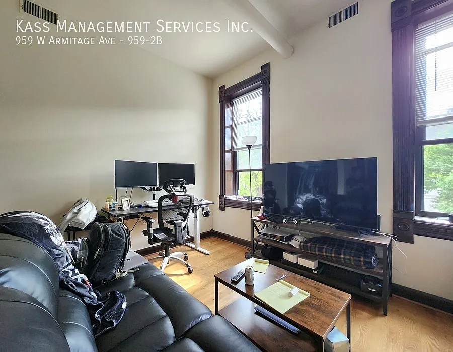 Building Photo - 959 W Armitage Ave #2B