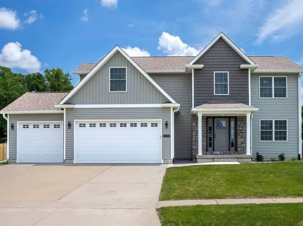 711 Deer Woods Dr, Davenport, IA 52802
