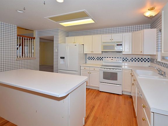 5th image of 8710 Croftwood Ct