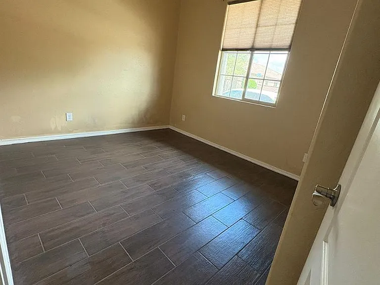 5434 S Forest Ave — Photo 9
