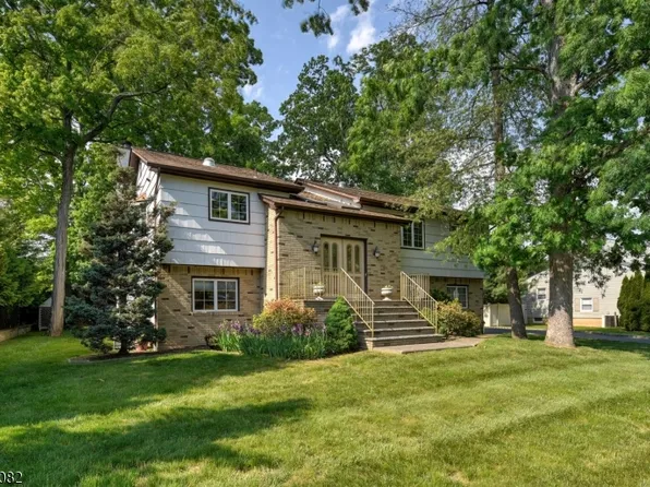 11 Yellow Brick Rd, Wayne Twp., NJ 07470