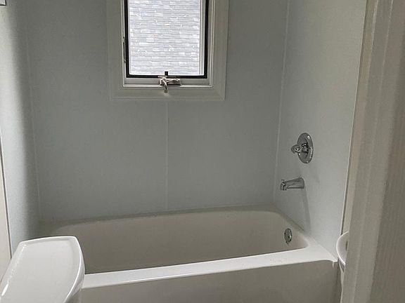 3rd image of 919 Carr St