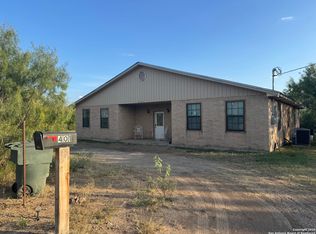 401 E Daniel St, Uvalde, TX 78801