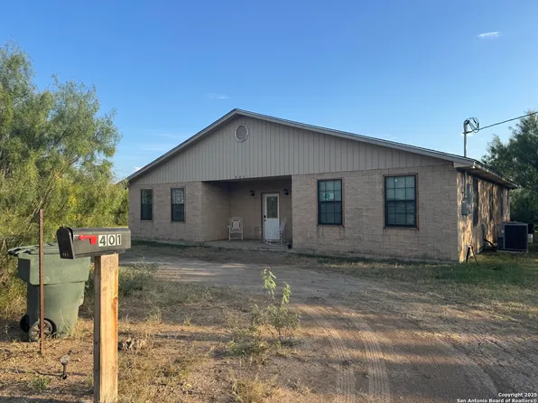 401 W Daniel, Uvalde, TX 78801