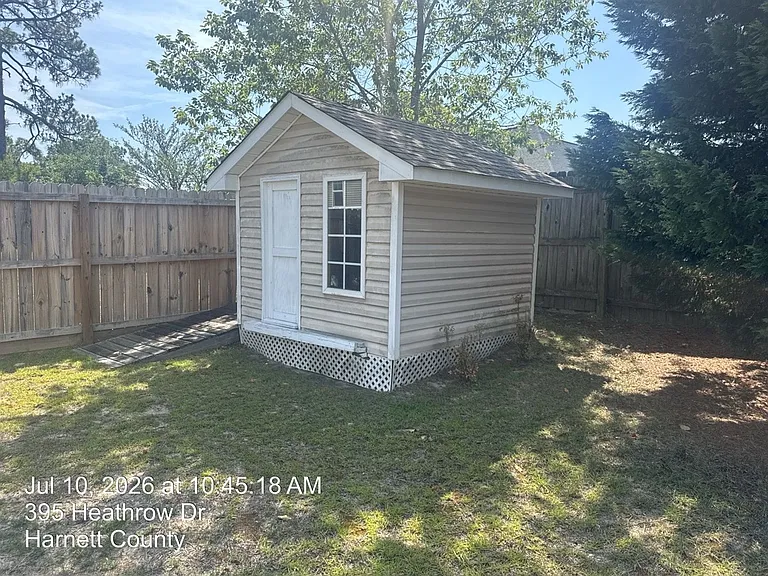 395 Heathrow Dr — Photo 6