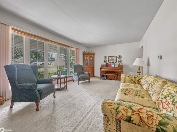 410 10th St SE, Hampton, IA 50441