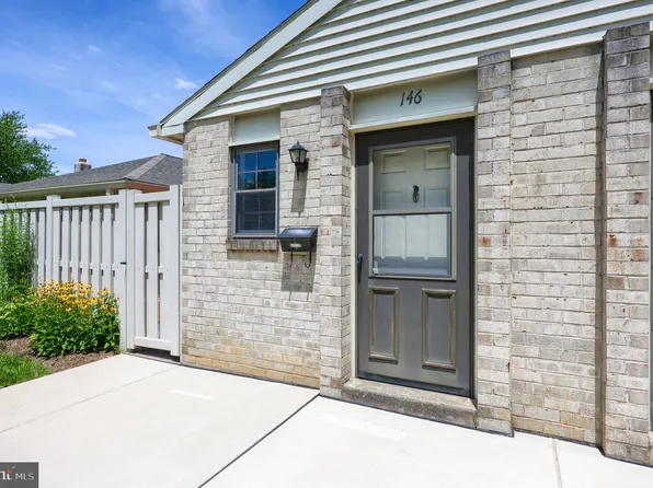 146 Valleybrook Dr, Lancaster, PA 17601