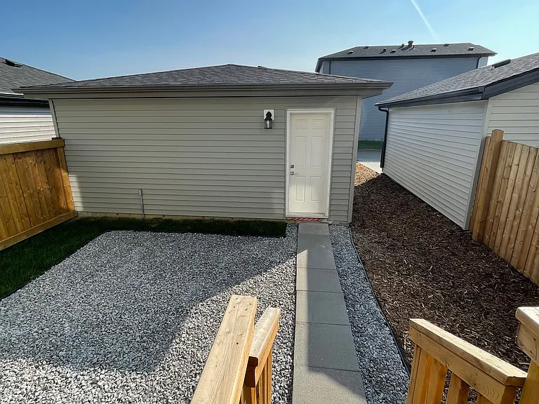 120 Bluff Cv — Photo 4