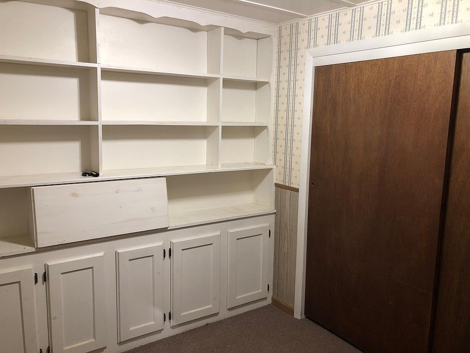 2nd image of 6131 Hoyt St #B