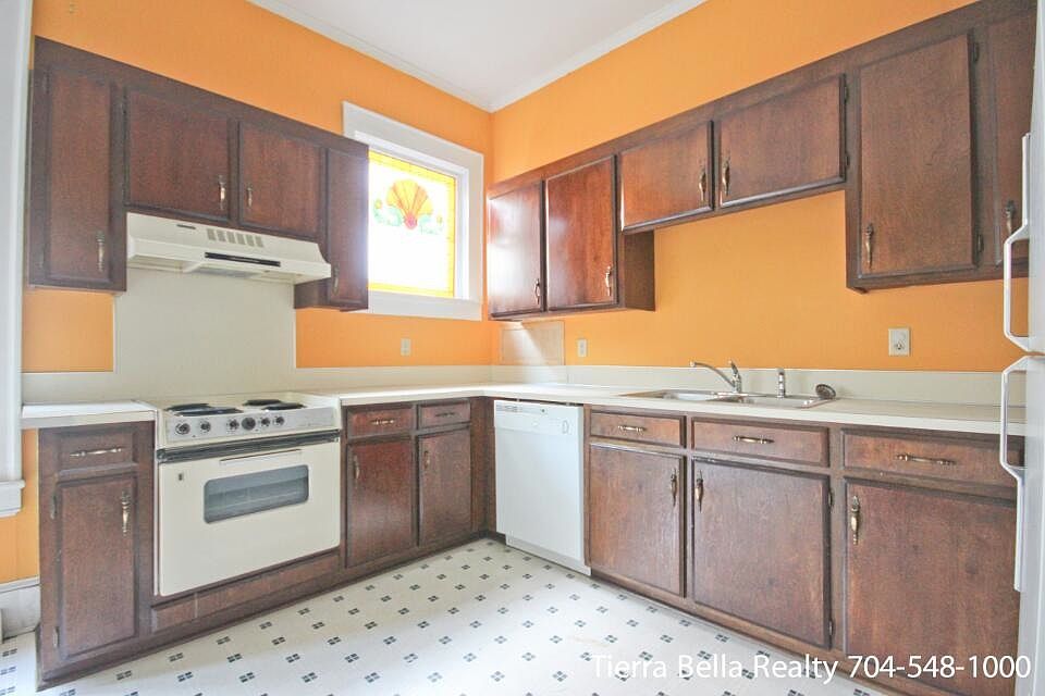 2nd image of 122 Spring St SW