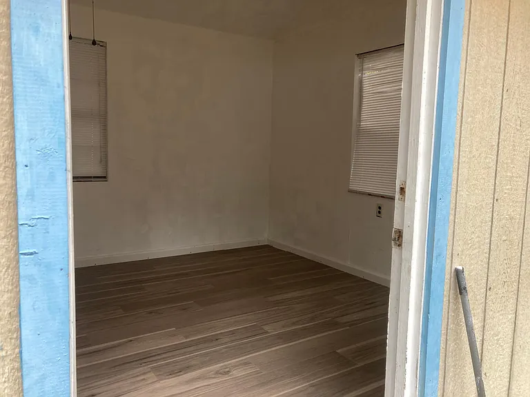 1028 E 22nd Ave — Photo 10