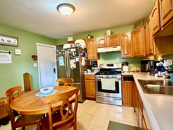 4th image of 1356 W 1st Pl