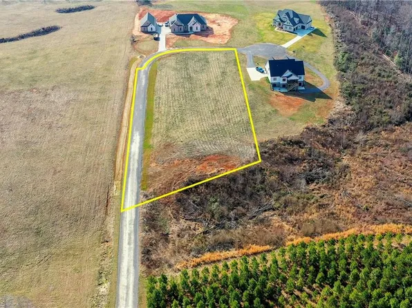 1 Cedar Crest Ct, East Bend, NC 27018
