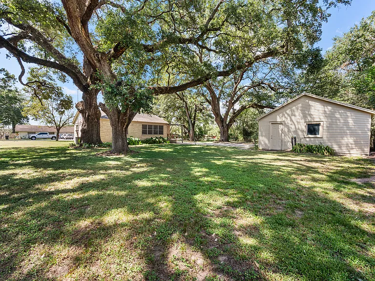 940 Hardeman St — Photo 22