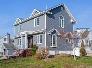 80 Central Blvd, Merrick, NY 11566