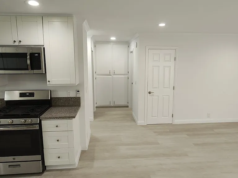 716 E F St #B — Photo 35