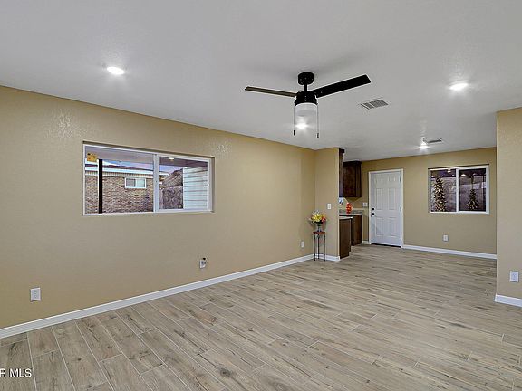 4th image of 9817 Acer Ave