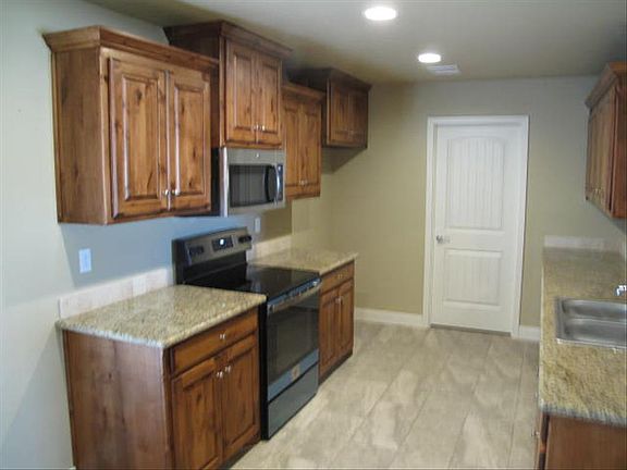 3rd image of 51 Nicci Ln