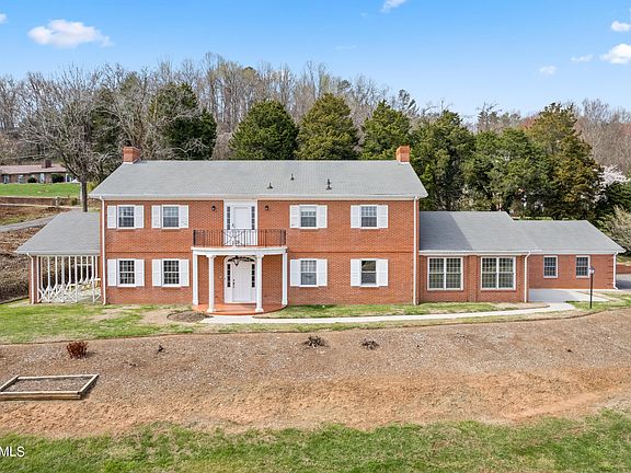 3rd image of 1420 Doyal Dr