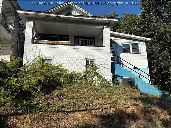 3rd image of 615 Locust St
