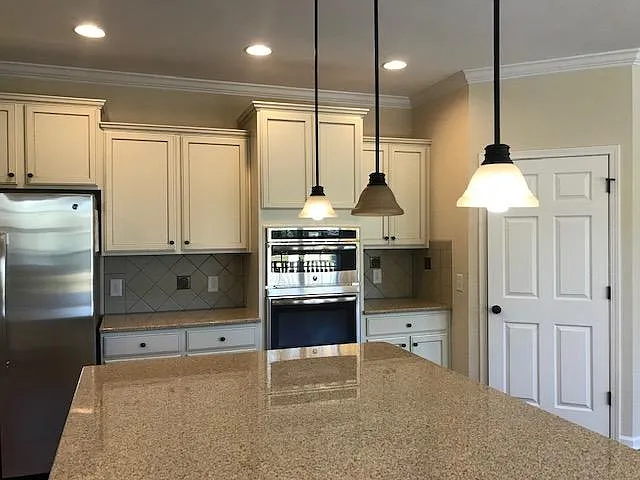 1641 Holly Creek Ln — Photo 14