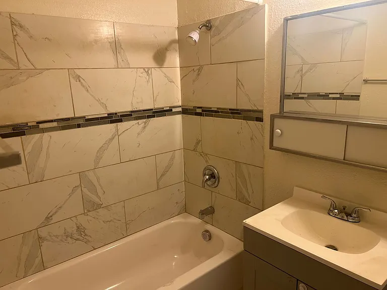 3726 Hazelwood St #18 — Photo 5