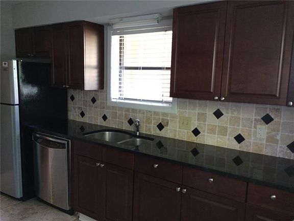 5th image of 744 Somerset Ct