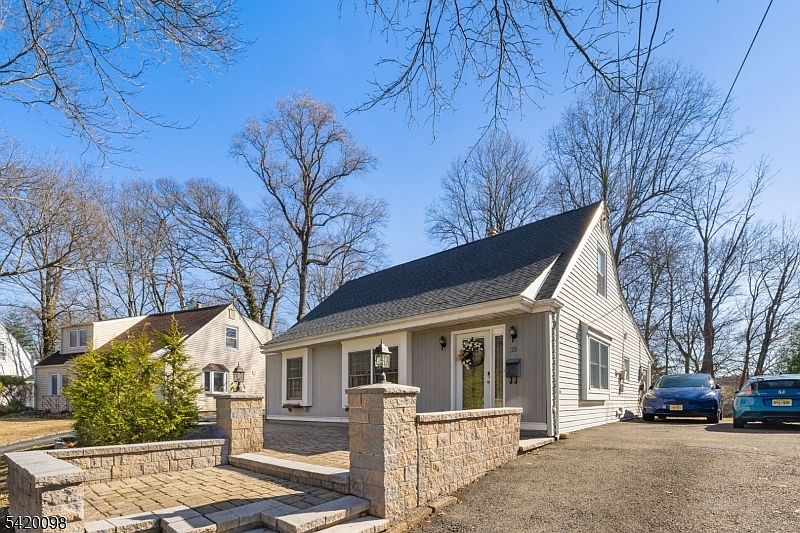 1st image of 15 Nestro Rd