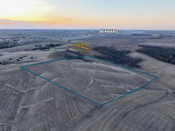 McDevitt Ln, Bernard, IA 52032