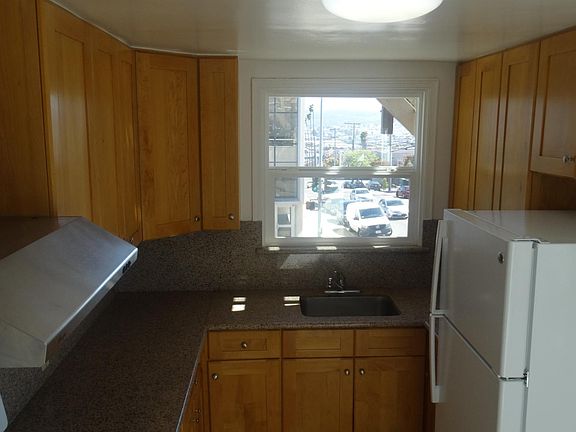 3rd image of 404 Spruce Ave APT 2