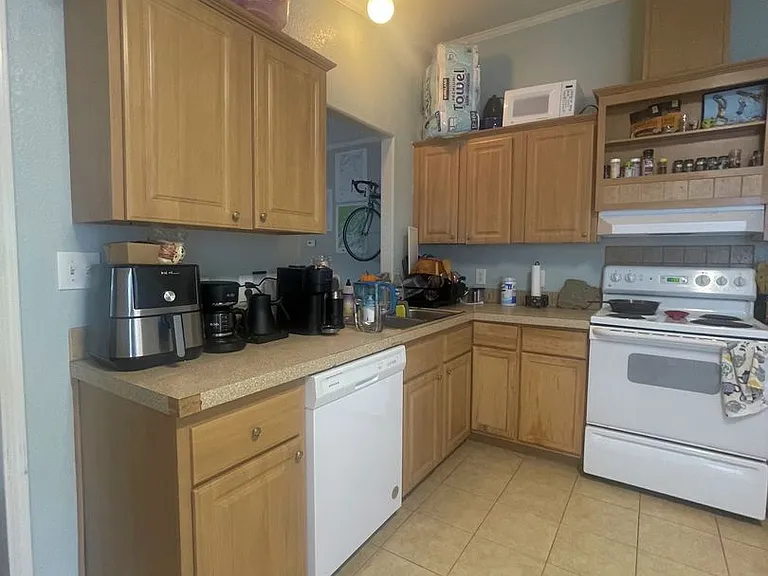 1410 Harvey St #A — Photo 17