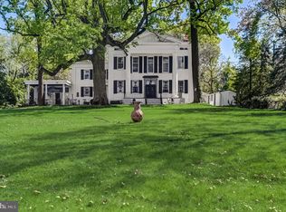 2 Walnut St, Beverly, NJ 08010