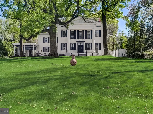 2 Walnut St, Beverly, NJ 08010