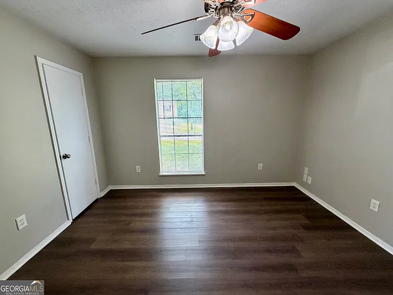 5663 Saint Thomas Dr — Photo 10