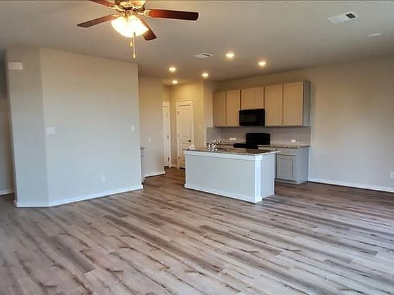 3rd image of 313 Fieldwood Dr #B